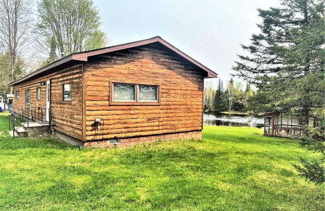 Stone Mason`s Camp on the River | 3 Bed, 2 Bath