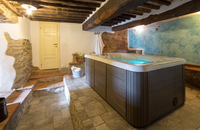 Stone Rustico avec jardin dans l'ancien village toscan Sauna infrarouge Escluiva