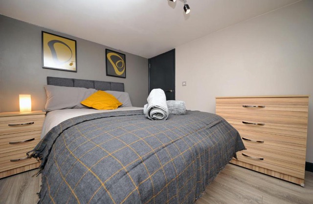 Stone's Throw City Centre - TV in every Bedroom!