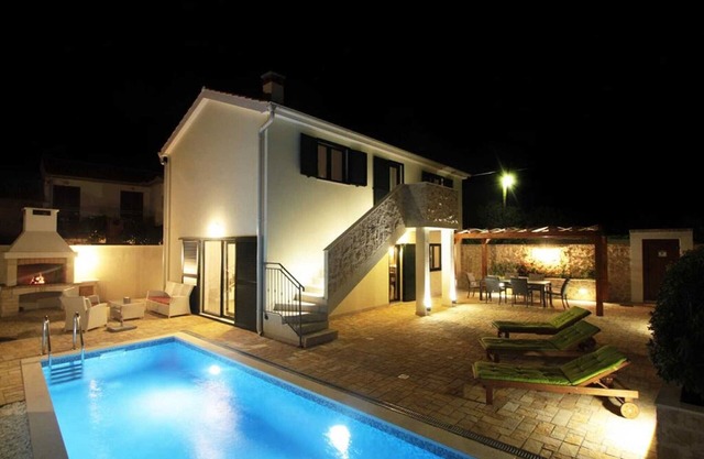 Villa Castello Coza II with pool