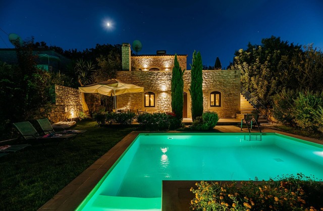 Luxueuse villa en pierre avec piscine et vue sur la mer (permis de location)