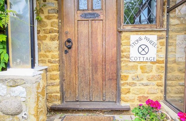 Stone Wheel Cottage, CROCHET NORTON