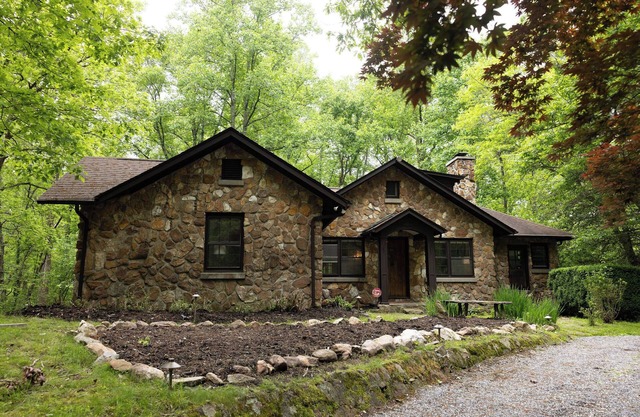 Stonegate Mountain Retreat Sleeps 12 4BR/4BA 3+ acres of peace and quiet!
