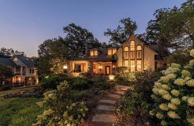 Stonehurst Place Bed & Breakfast