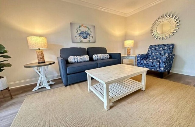 Stones Throw #56 l luxury 1BR l walk to the beach
