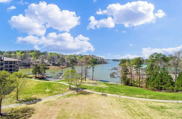 Stoneview Lakeside Dreams, 3BR Stillwaters Lake Condo