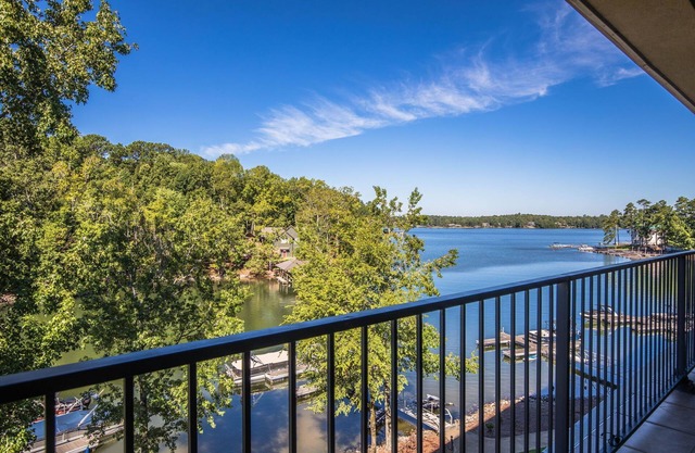 Stoneview Waterfront Wishes- 3Br/3Ba Condo Rental
