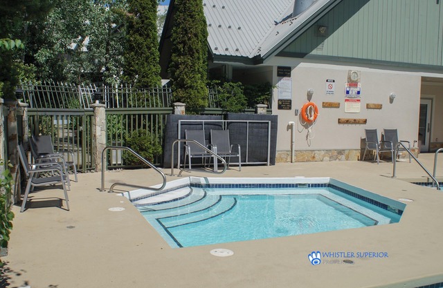 Stoney Creek Northstar 74 - condo d'une chambre avec piscine et accès bain à remous