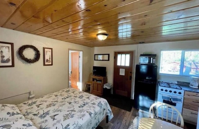 Stoney River Lodge - Unit 9 - Bird