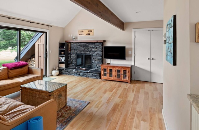 Stonybrook Townhouse within walking distance to Rec Path, Shops & Restaurants