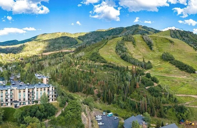 Storm Meadows Club A-219: Corner Unit, Amazing Panoramic Views, Ski In Ski Out + Club Amenities