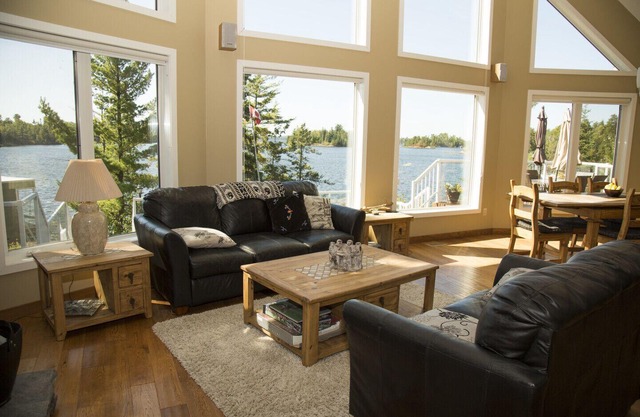 Stormbay Cottage sur le lac des Bois - Location hebdomadaire