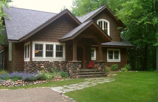 Livre d'histoire Vintage Northwoods Lodge chargé de charme et de confort