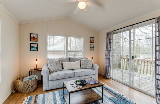 Story-time Stay at Our Rupert Cottage!