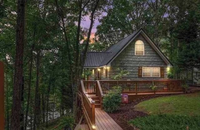 Storybook Cottage on Lay Lake!