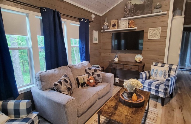 Brand New, Cute as can be! Easy access, AC and WiFi and Fire Pit!