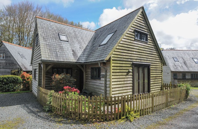 STOW COTTAGE, family friendly, character holiday cottage in Camelford