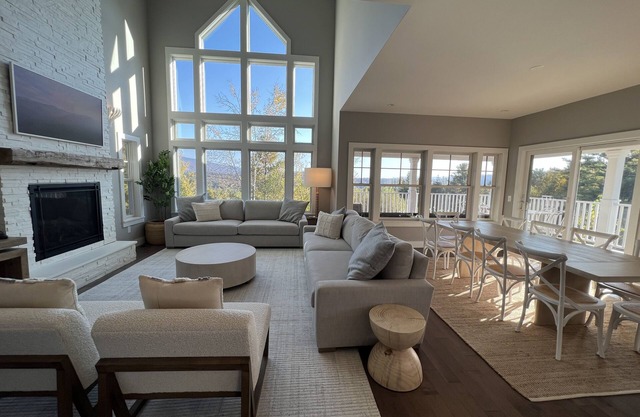 Stowe Camp - New! 5 Bedroom Home with Hot Tub and Game Room close to Mountain Rd