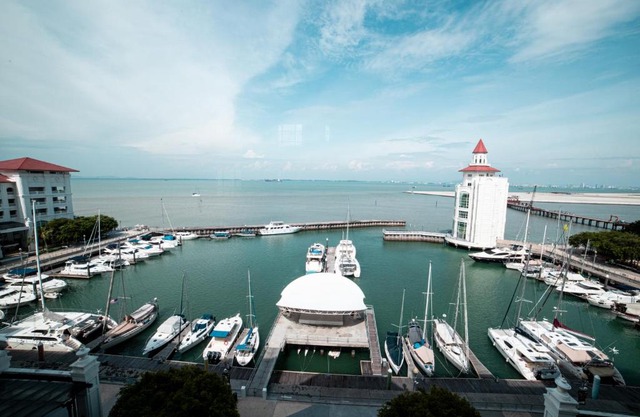Strait Quay Marina Suite