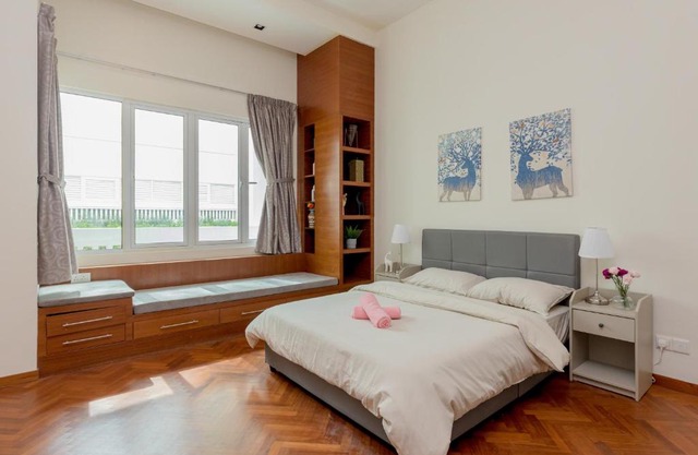 Straits Quay Waterside Suite Penang