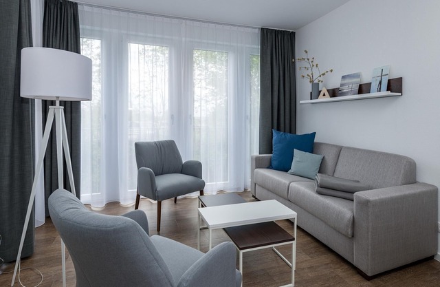 Strandnahes Apartment mit Großem Balkon, Parkplatz, Schwimmbad- & Saunanutzung