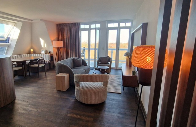 Strandnahe, Tolle 92 qm Dachgeschosswohnung mit Sauna, 2 Balkonen und Meerblick