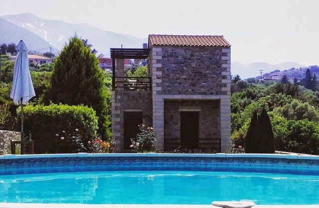 Stratos Villas Chania avec piscine et vue mer