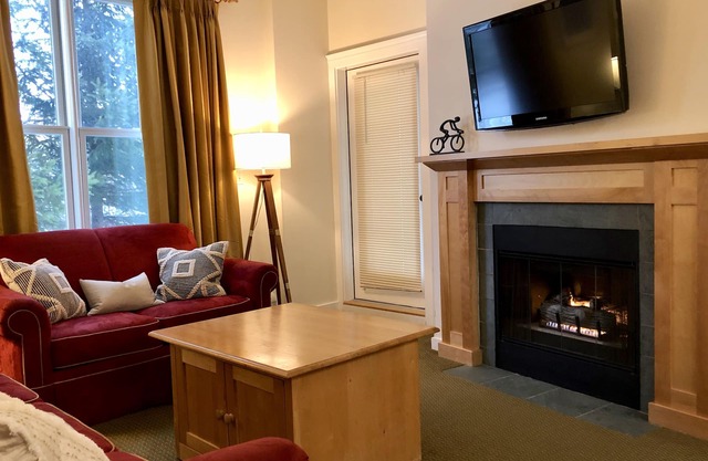Nouvelle liste! Condo 1 chambre long sentier, promenade jusqu'au village et ascenseurs