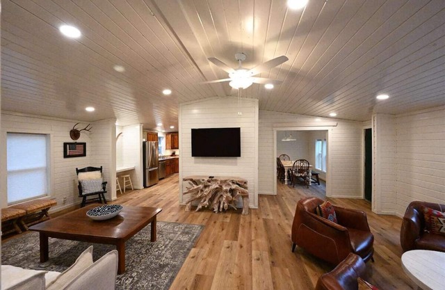 Strawberry Cottage | 22 miles to Yellowstone