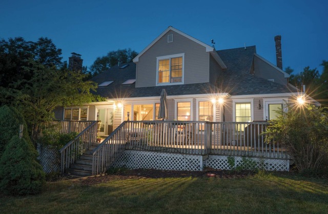 Strawberry Hill A Deluxe Retreat, Close to Village 1.5 mi to Acadia