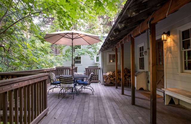 Pont Streamside et maison Sierra relaxante
