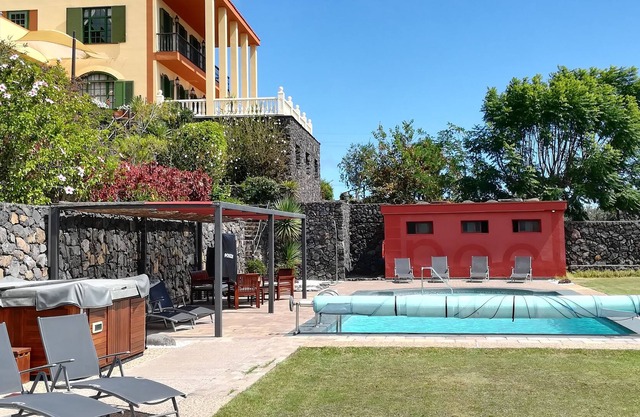Strelitzia House: villa avec piscine, spa, barbecue, jardins et vues incroyables