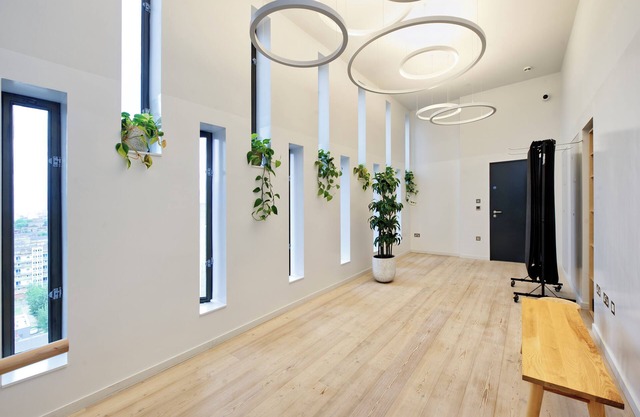 Striking one-bedroom apartment vibrant Poplar