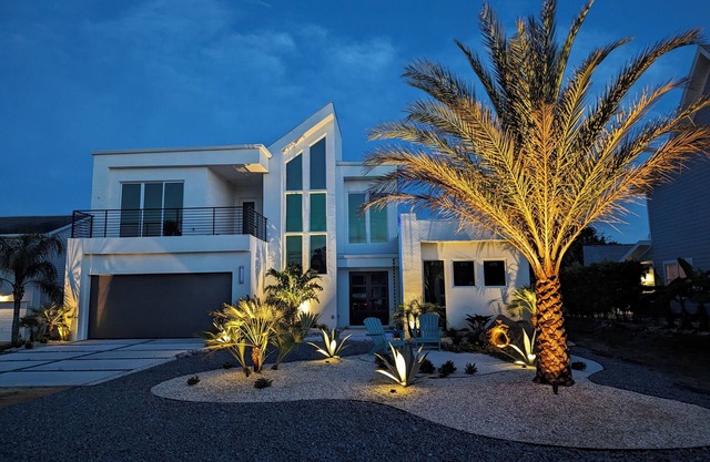 Striking Villa - Catagory 5 - w/ pool, WiFi in fantastic Ormond Beach