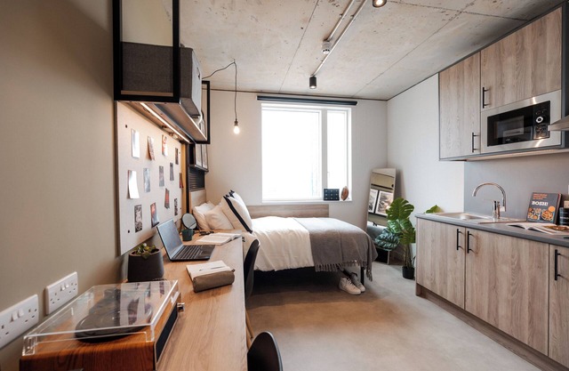 Student Studio Apartment // Spacious and modern // 2 mins to bus stop // Gym