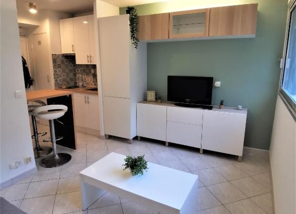 Studio 18m2 exposé Sud Marina Baie des Anges