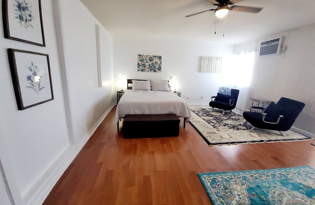 STUDIO 5 MIN TO RIVER/HOSPITAL/TOWN, 10 TO TX STATE UNIV
