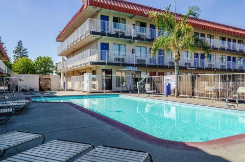 Studio 6-Fresno, CA - Extended Stay