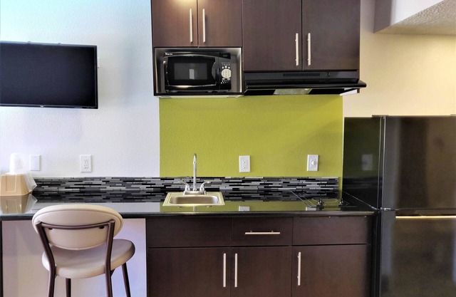 Studio 6 Fresno, CA - Extended Stay