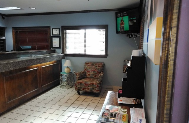 Studio 6 Greensboro, NC - I-40