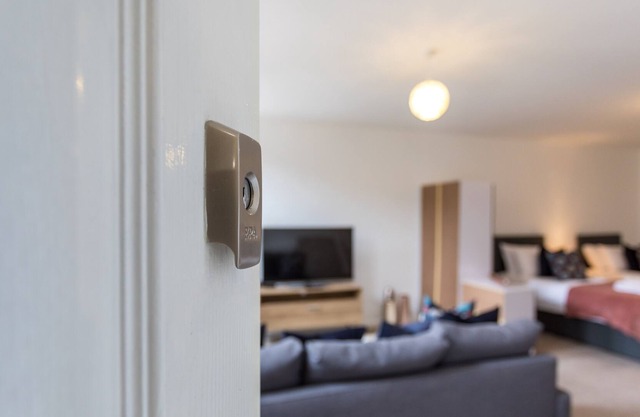 Studio- 7 Apartment in Heart of Crawley Town