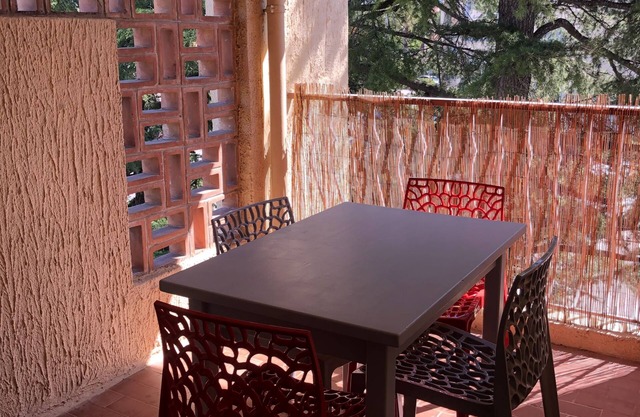 Studio 800 m from the beach and close to the beginnings