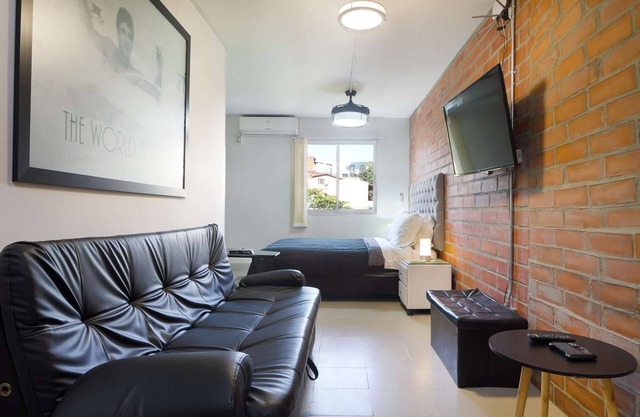AC, Spa Studio 2 écrans plats