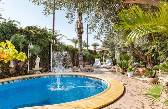 Studio 'Alojamiento Ruizo' avec vue sur les montagnes, piscine partagée et Wi-Fi