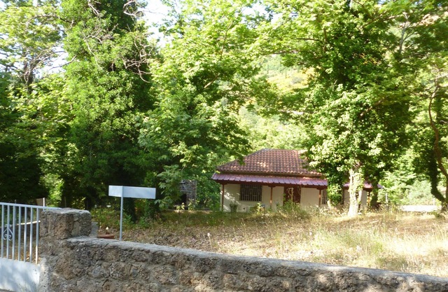 STUDIO ENTRE LES PLATES, LES OISEAUX ET LES EAUX DES RUES