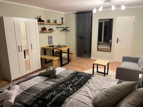 Studio an der Elbe mit Balkon, Küche und Netflix
