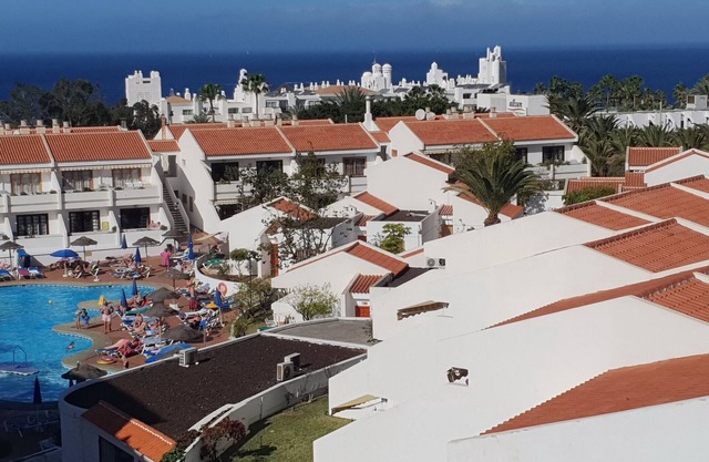 Studio 'Las Americas' avec vue sur les montagnes, piscine et Wi-Fi.