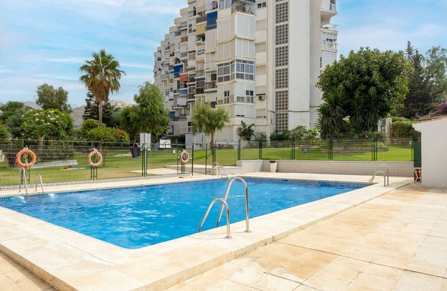 Studio avec piscine partagée, Wi-Fi et climatisation