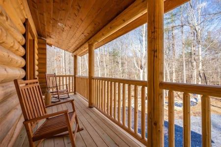 Studio apartment at Sugarloaf Log House