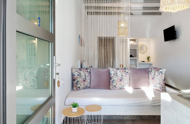Studio 'Calm Suites Kythnos 1' avec vue sur mer, Wi-Fi et climatisation